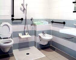 Il est donc indispensable d'adapter la salle de bain aux besoins du senior. Securiser Et Adapter Sa Salle De Bain Pour Seniors Capvital