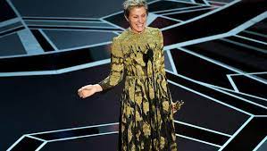 A lot of people remarked about mcdormand barking or howling, a surreal moment at the end of an unusual oscars night. Frances Mcdormand Wurde Ihr Oscar Gestohlen Musikexpress