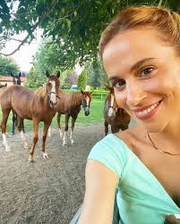 O γιώργος χρυσοστόμου αποφάσισε να σταματήσει να μιλάει. Nantia Mpoyle Ti Symbainei Sta Gyrismata Gia Thn Aggelikh O Rolos Ths Tzenhs Kai Oi Erwtikes Skhnes Zwh Iefimerida Gr