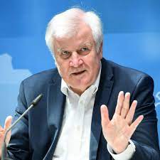 Seit märz 2018 ist er bundesminister des innern, für bau und heimat im kabinett merkel iv und seit 2019 ehrenvorsitzender der csu. Horst Seehofer In Corona Quarantane Politik