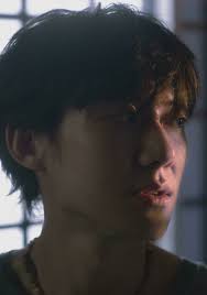 Kin Leonn reflects upon his gleaming ambient mirror