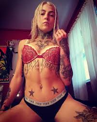 Watch pornstars fighting each other! Porn Star Humiliated In Professional Mma Debut After Being Chased Around Cage Mirror Online