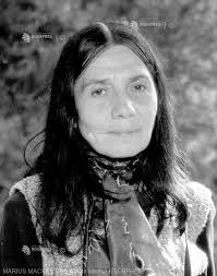 DOCUMENTAR: Poeta şi eseista Ileana Mălăncioiu împlineşte 80 de ani