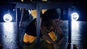 She was lured from her south african home in 1810 with promises of a fortune only to be caged and put on display. Theaterstuck Uber Sarah Baartman Der Horror Des Kolonialismus
