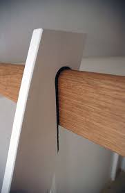 Das Hochbett Und Der Einbauschrank Sind Aus Fichtenholz Gefertigt Und Weiss Lasiert Uber Dem Tureingang Wurde Das Bett M Etagenbettleiter Unterschrank Hochbett