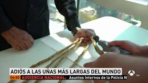 Una chica de córdoba tiene el pelo más largo del mundo. El Hombre Con Las Unas Mas Largas Del Mundo Se Las Corta Por Primera Vez Despues De 66 Anos