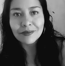 Creo que te di demasiado y ahora me quedé sin nada, me salí debiendo,  cambié lo malo, intenté todos los días ser suficiente, me olvidé del  orgullo y un día simplemente te