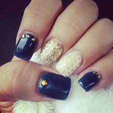 Para obtener un objeto visual, consulte el tutorial a continuación sobre la mejor manera de medir sus uñas en mm. Unas Azul Marino Beige Dorado Unas Para Quinceaneras Unas Azules Unas Azul Marino
