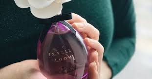 Les notes de fond sont bois perfume longevity: Kate Spade Launches New In Full Bloom Perfume Teen Vogue
