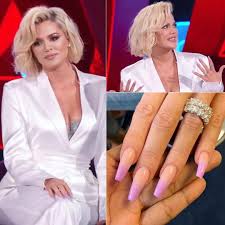 Whats upppp and happy friday or saturday for some!! Coffin Khloe Kardashian Red Nails Novocom Top