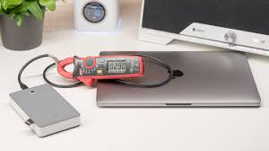 Ich nutze ein externes solarmodul mit 28wp um die powerbank bei sonnenschein zu laden und versorge so meine verschiedenen usb geräte am abend bzw. Das Apple Macbook Pro Via Powerbank Laden Welche Powerbank Eignet Sich Und Wie Funktioniert Das Ganze Techtest