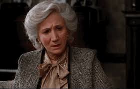 Dukakis taip pat pelnė pripažinimą už mažo luizianos valstijos miestelio kirpyklos liežuvautojos vaidmenį 1989 metų filme „plieninės magnolijos. S Ahern Olympia Dukakis Gif Find On Gifer