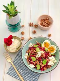 Raw Beetroot And Apples Salad Recette Salade De Betterave Crue Betterave Crue Cuisine