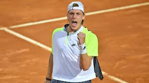 Sein vater wiktor, ein ehemaliger volleyballspieler, und seine mutter tessa, eine tennistrainerin, emigrierten aus der sowjetunion. Denis Shapovalov On Heartbreaking Romeloss I M A Perfectionist Atp Tower Fr24 News English