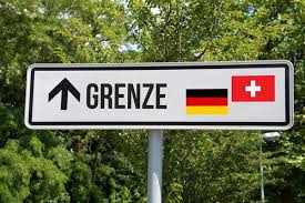 Bei der einreise in manche der deutschen bundesländer müssen sich reisende aus der schweiz je nach aufenthaltsort in eine zehntägige quarantäne begeben, da teile der schweiz vom robert koch institut (rki) als risikoland eingestuft wird. Deutschland Verscharft Grenzkontrollen Htr Ch