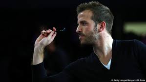 Al habla sobre su recorrido futbolístico. Rafael Van Der Vaart Gibt Offizielles Darts Debut Sport Dw 18 04 2019