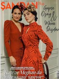 Çok komik bir filmdi bende 6 tane elti var düşman basina. Gupse Ozay Merve Dizdar Samdan Magazine 15 January 2020 Cover Photo Turkey