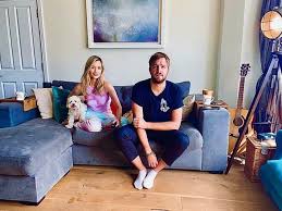 Tv guide, uk's no 1 tv guide showing your tv listings in an easy to read grid format, visit us to read all tvguide users comments on celebrity gogglebox. Edinburgh S Iain Stirling Among The All Star Cast For New Celebrity Gogglebox Edinburgh Live
