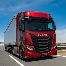 Here Is How To The Interior Of The New Iveco S Way Looks Truckingzone Everything Truck And Transpo Caminhoes Carretas Carros E Caminhoes Caminhoes Grandes