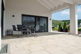 Urbino Pflastersteine Und Platten Wirken So Als Waren Sie Uber Millionen Von Jahren Im Erdinneren Entstand Terrassengestaltung Outdoor Dekorationen Haus Deko