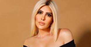Ünlü fenomen selin ciğerci'ye canlı yayında büyük şok! Selin Cigerci Kimdir