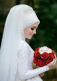 Veil Wedding Dress Tesettur Gelinlik Classic Car Klasik Araba Flowers Cicekler White Beyaz Red Kirmizi Gelinlik Dugun Pozlari Dugun Fotografciligi