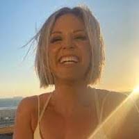 Sara Ventre's Instagram, Twitter & Facebook