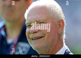 David Gold owner of West Ham United and partner Lesley Manning at West Ham  v Wolves, September 2018 Stock Photo