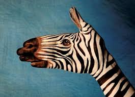 Des Images D Animaux Insolites En Peinture Sur Main De Superbes Photographies Hand Painting Art Animal Paintings Hand Art
