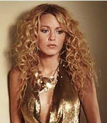 I Couldn T Help But Fall In Love With Serena S Blake Lively Curly Mane For The Studio 54 Party On Last Night Disco Hair Studio 54 Hair 70s Disco Hairstyles