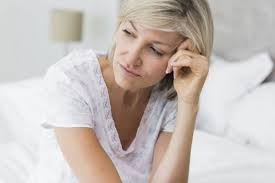 Tanda tanda melahirkan #2 merasakan nyeri pada punggung, sakit perut atau kram selayaknya masa pramenstruasi. 10 Tanda Tanda Awal Kamu Mulai Memasuki Masa Menopause