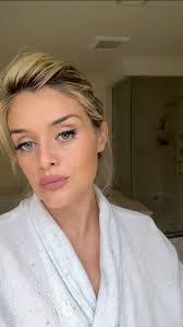 Daisy Oz's Instagram, Twitter & Facebook