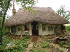 Un Pensionar și A Construit Casă Cu Doar 250 De Dolari Cob House Eco Friendly House Natural Building