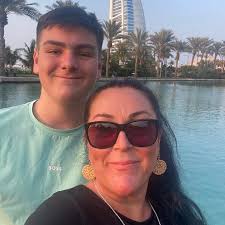 Does anyone know of a Hotel within walking distance to a Chilli's  restaurant? We check into our Disney hotel the following morning for our 2  week holiday. We land at 6pm at