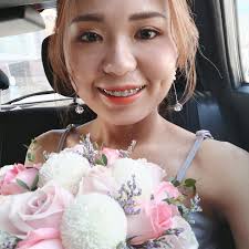 Vivian卓卉勤- 当年他发第一张专辑就大红， 这是专辑封底照片，可还记得他是谁？