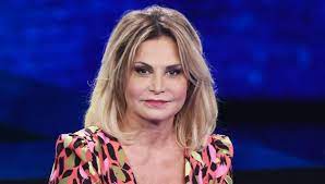 L'ex conduttrice de le iene torna a parlare di mara venier e delle altre colleghe dopo la battuta fatta durante l'intervista rilasciata al fatto quotidiano. Simona Ventura Per La Conduttrice Arriva Una Settimana Cruciale