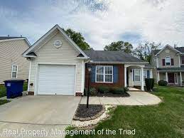 A good size lounge and separate toilet and bath/ shower facilities are included in the house. 3 Bedroom Houses For Rent In Winston Salem Nc Forrent Com