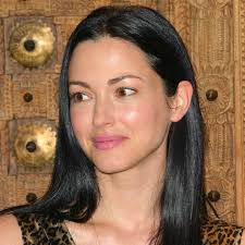 Arthur (1981) featured Dudley Moore, Liza Minnelli and John Gielgud!