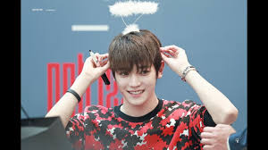 This whole fansign situation is so confusing to me. Nct 127 Fansign Taeyong Focus Youtube