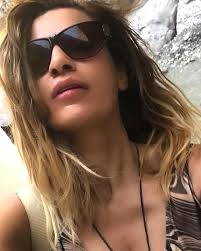 İşte farklı tarzıyla akıllarda unutulmayan yer bırakan sivri dilli popstar mehtap'ın son hali. Popstar Mehtap Yilmaz In Son Hali Nedir Popstar Mehtap Ne Yapiyor Foto Galerisi 1 Resim