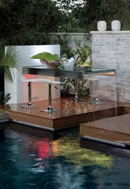 Carpes Koi Dans Le Bassin A Poisson Moderne En 40 Exemples Bassin Piscines Design Idee Deco Jardin Et Idees De Fontaine