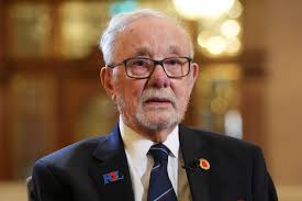 Alan Kennett's Instagram, Twitter & Facebook