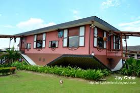 Niagara upside down house is located in clifton hill, niagara falls, canada. Rumah Terbalik Tamparuli Sabah