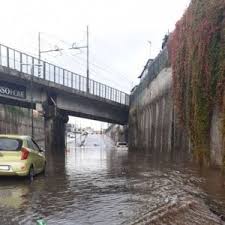 Un uomo di 50 anni è deceduto. Emergenza Maltempo A Napoli Fiumi Di Acqua Per Le Strade E Nevischio Nella Zona Collinare La Repubblica