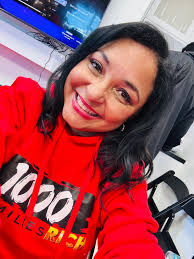 💘Biggest life lesson: follow your heart. Don't second guess it, trust  she'll always lead you towards more love. One of the biggest gifts was  finally meeting this earth angel in person— @therachelblee —