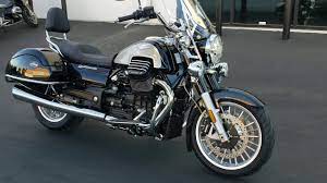 Sigue montando el ya tradicional y potente motor bicilindrico en v de 1380 cc que entrega una potencia de 96 cv. 2017 Moto Guzzi California Touring Youtube