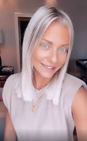 Die zwei schaumbad bilder sind toll. Neuer Look Valentina Pahde Tragt Jetzt Platinblondes Haar Promiflash De