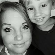 Leila Mayer's Instagram, Twitter & Facebook