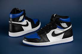 White leather on the side panel backs up a black swoosh for instant recognition, and the timeless wings. Air Jordan 1 Retro High Og Royal Toe Release Foosh