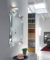 Lo specchio, essenziale complemento d'arredo, svolge all'interno degli spazi una duplice funzione: Specchi Moderni Di Design Per Arredare Ogni Ambiente Con Gusto E Raffinatezza